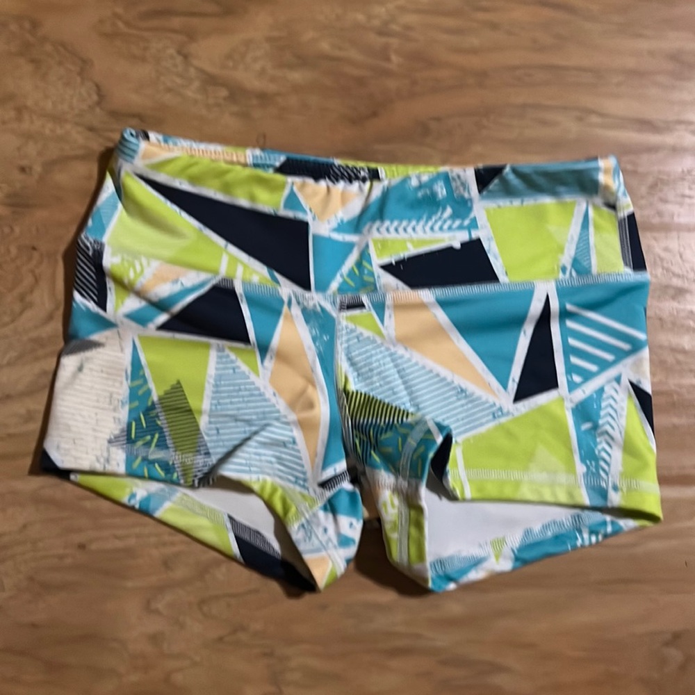 FLEO shorts geometric shapes size XS